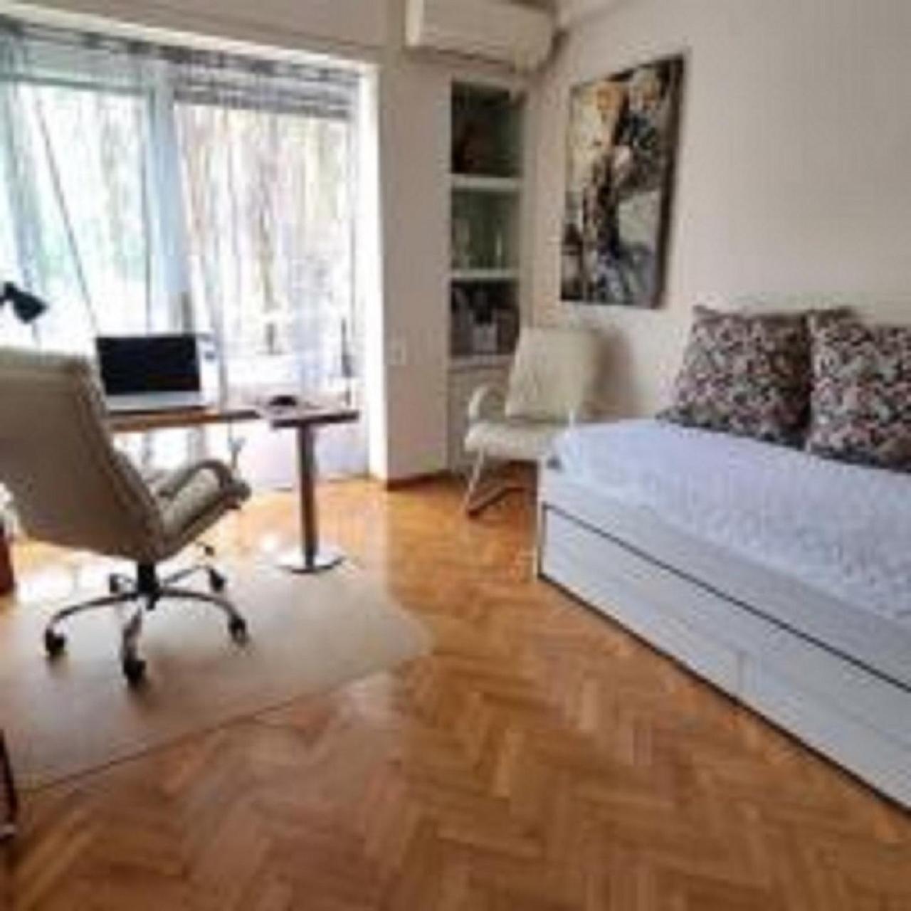 Katerina's House - Hilton Area Apartment *